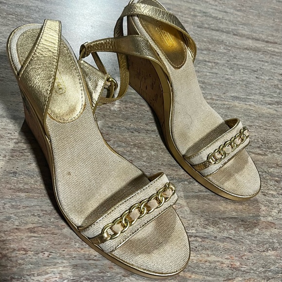 Coach Ellette open toe strapped wedge sandals with flowers 🌸 on the wedges - Picture 10 of 16